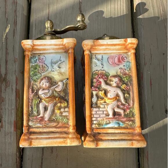 Vintage CAPODIMONTE Painted Italian Ceramic 5" Salt Shaker & Pepper Mill Cherubs - Picture 2 of 16